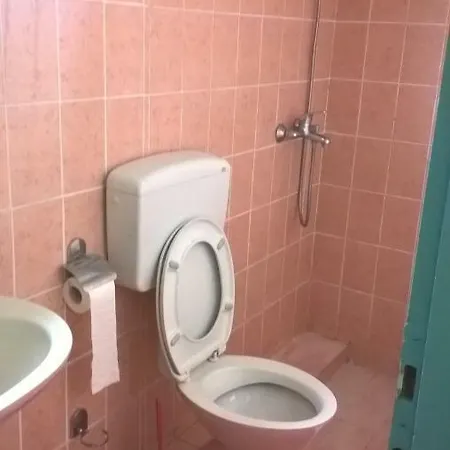 Le Garage بيت ضيافة سبليت
