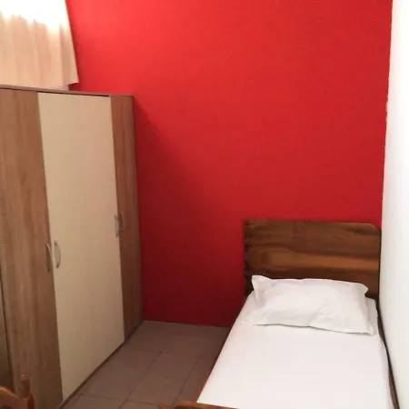بيت ضيافة Le Garage سبليت