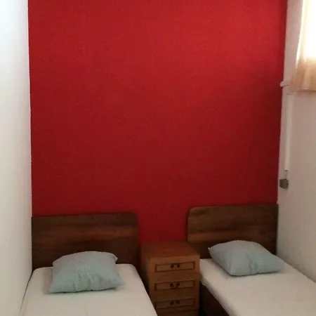 Le Garage بيت ضيافة سبليت